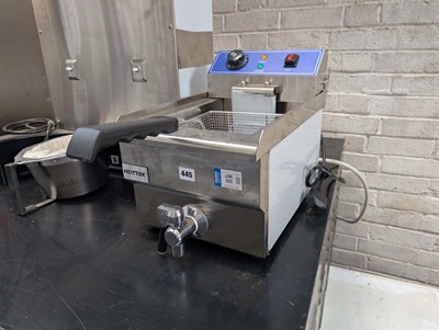 Lot 445 - 28cm electric bench top single tank fryer with...