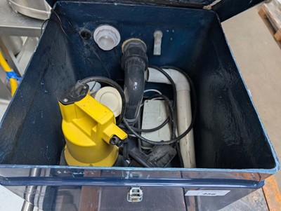 Lot 456 - Pump in blue case