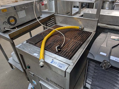 Lot 518 - 60cm gas Synergy chargrill