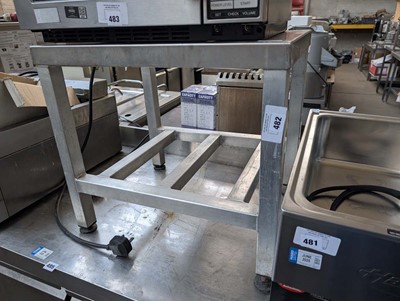 Lot 482 - 55cm aluminium framed low level stand