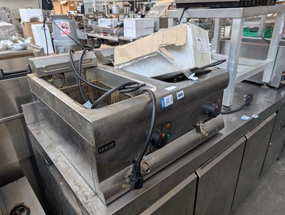 Lot 484 - 60cm electric Lincat twin tank fryer with 2...