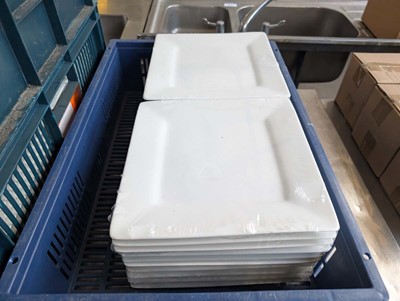 Lot 538 - 20 25cm Australian fine china square dinner...