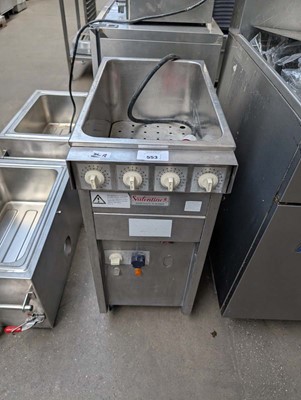 Lot 553 - 35cm electric Valentine single tank fryer