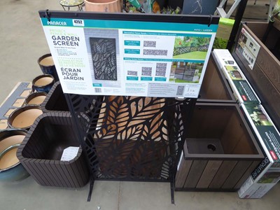Lot 4252 - Panacea privacy fence and wall garden screen