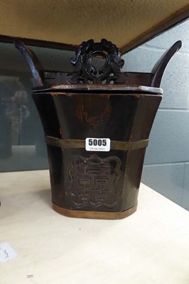 Lot 5005 - Early 20th century Chinese lidded box
