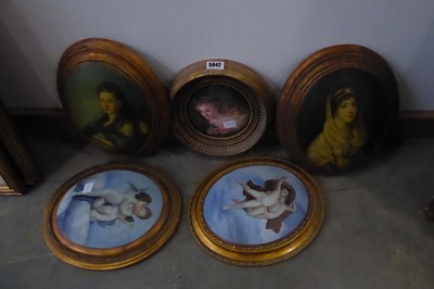 Lot 5042 - 5 concave pictures, portraits and cherubs
