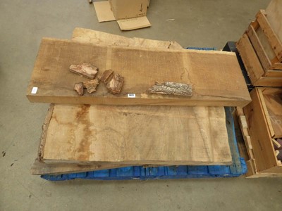 Lot 4421 - Pallet containing an assortment of various...