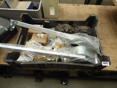 Lot 4473 - Box containing an assortment of items to...