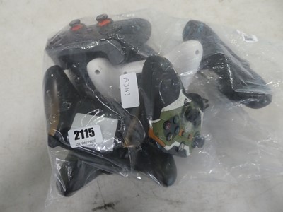 Lot 2115 - Bag containing games, controllers, for Xbox,...