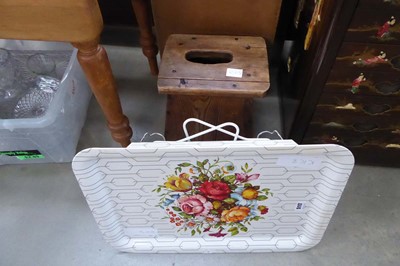 Lot 5117 - Metal tray table with a pine stool