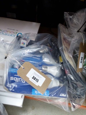 Lot 3015 - Small bag of lighting and batteries