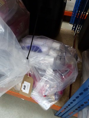 Lot 3018 - Bag of various toiletries, weighing scales etc.