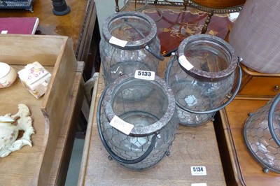 Lot 5133 - 4 glass and chicken mesh clad vases