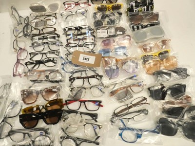 Lot 2422 - Assorted pairs of sunglasses and reading glasses