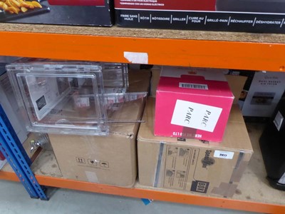 Lot 3077 - Lot containing bamboo pads, clear storage box,...