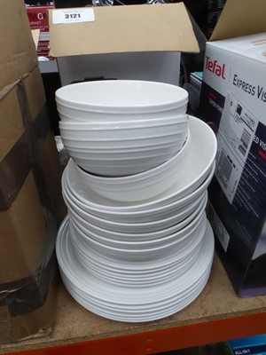 Lot 3120 - Stack of swirl pattern plates and bowls
