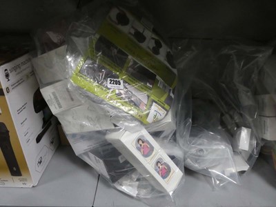 Lot 2205 - Bag of various items inc. car chargers,...