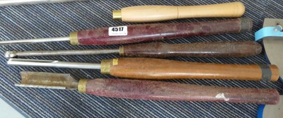 Lot 4517 - 4 assorted wood turning carving chisels and 1...
