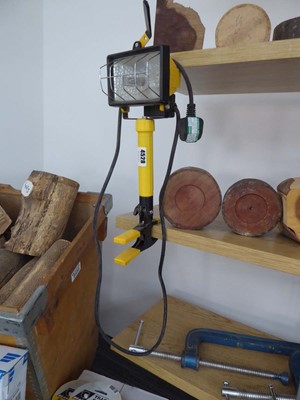Lot 4528 - 240v workshop lamp with built in adjustable clamp