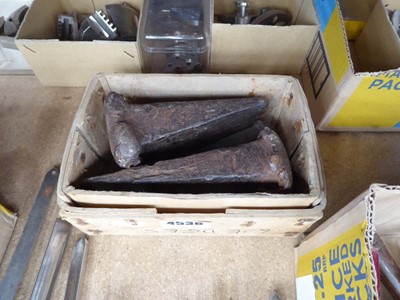 Lot 4536 - Box containing splitting wedges