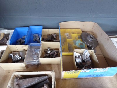 Lot 4537 - Qty of assorted lathe components/accessories