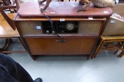 Lot 5190 - An Invicta vintage radio