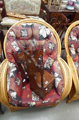 Lot 5200 - Two dressing table stands