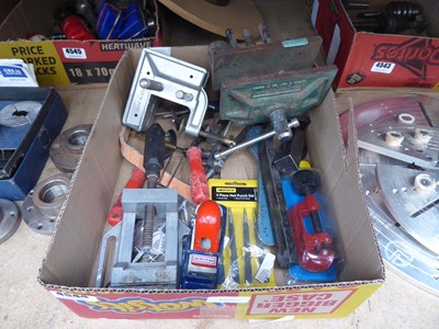 Lot 4544 - Box containing an assortment of items to...