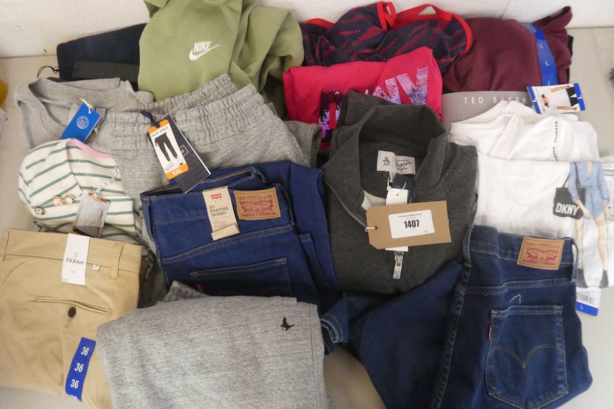 Lot 1407 - Approx. 15 branded items of clothing to...