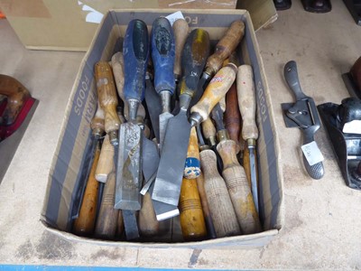 Lot 4551 - Box containing a large qty of wood working...