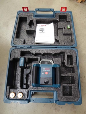 Lot 4552 - Bosch GRL 400 H LR1 professional laser level...