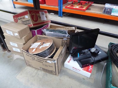 Lot 4591 - 1/2 underbay containing assorted items inc,...