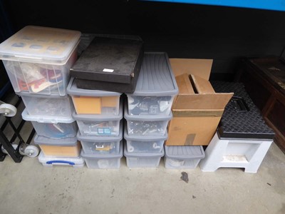 Lot 4558 - Under bay containing an assortment of items to...