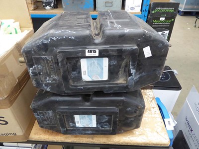 Lot 4615 - 2 poly tanks PT2/A