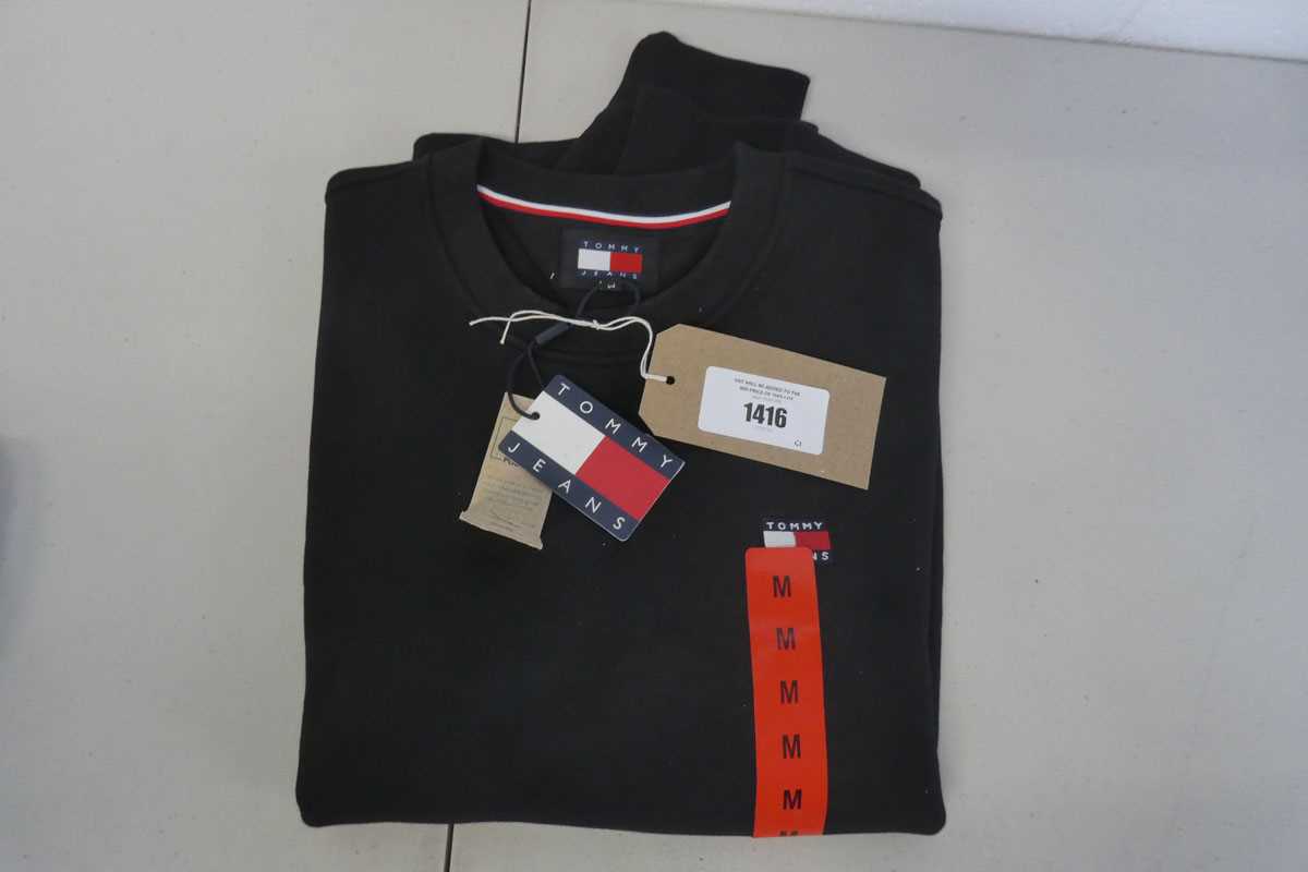 Lot 1416 - Tommy Hilfiger 'Tommy Jeans' sweater size M