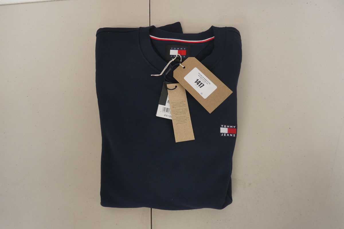 Lot 1417 - Tommy Hilfiger 'Tommy Jeans' sweater size L