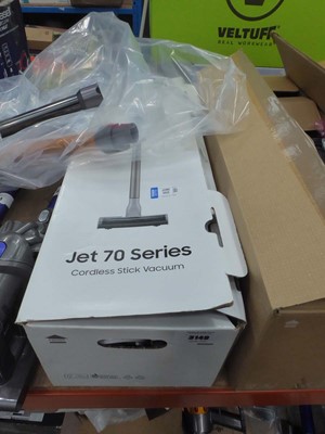 Lot 3149 - Samsung Jet 70 Series cordless stick vacuum...