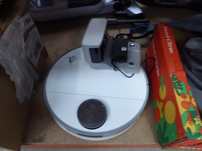 Lot 3189 - Samsung robotic vacuum cleaner with charger