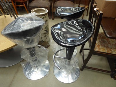 Lot 5212 - 3 adjustable moulded plastic barstools