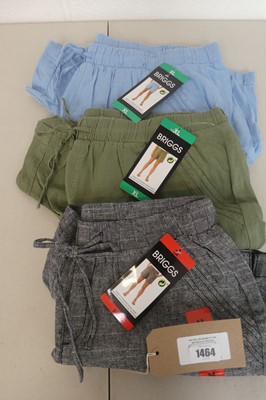 Lot 1464 - Approx. 30 Briggs linen shorts