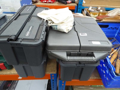 Lot 4621 - 3 assorted toolboxes containing planes,...