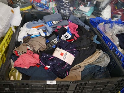 Lot 1471 - Pallet containing mixed mens and womens...