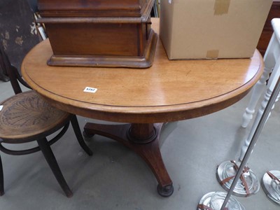 Lot 5252 - Circular Victorian breakfast table