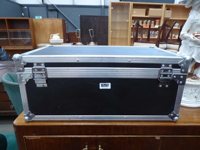 Lot 5257 - Flight box