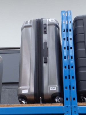 Lot 3256 - Large hard shelled samsonite suitcase