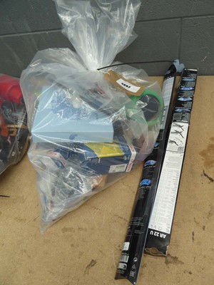 Lot 4662 - Bag of assorted car parts