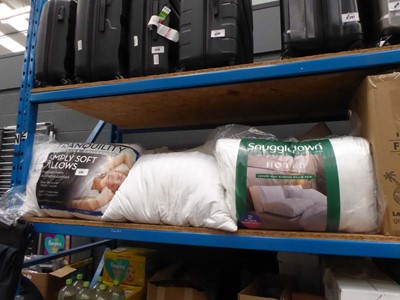 Lot 3261 - Quantity of loose pillows