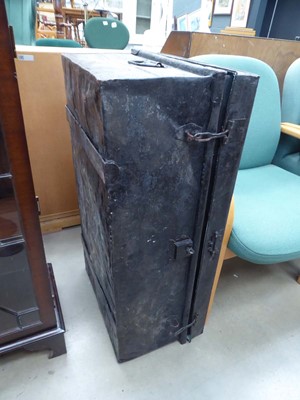 Lot 5288 - Painted tin trunk