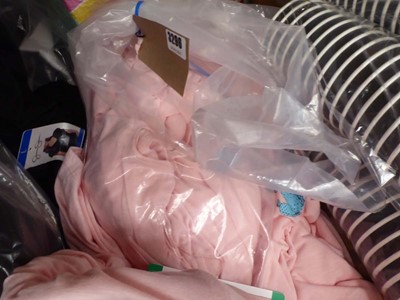 Lot 3296 - 11 pink Jessica Simpson Californian summer...