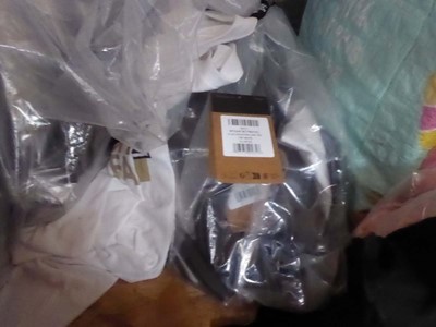 Lot 3299 - 10 North Face mountain line T-shirts in black...